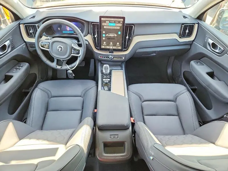 2026 VOLVO XC60 PLUS  