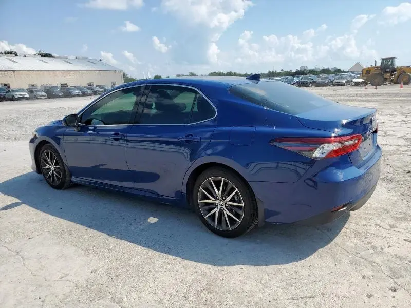 2024 TOYOTA CAMRY XLE  