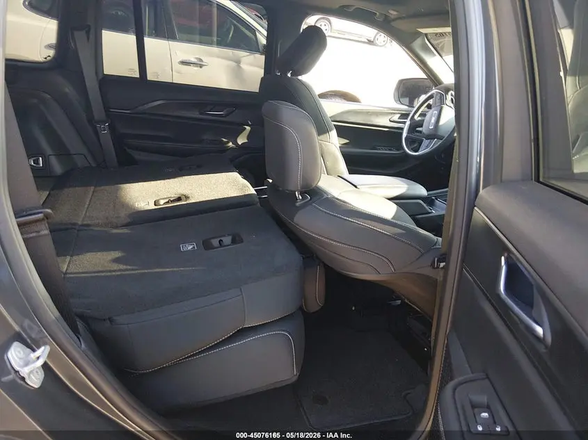 2025 JEEP GRAND CHEROKEE LAREDO X 4X4