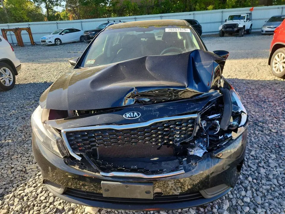 2017 KIA FORTE LX  