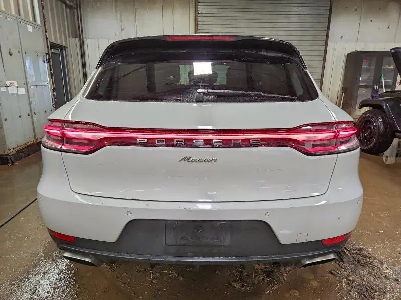 2021 PORSCHE MACAN   