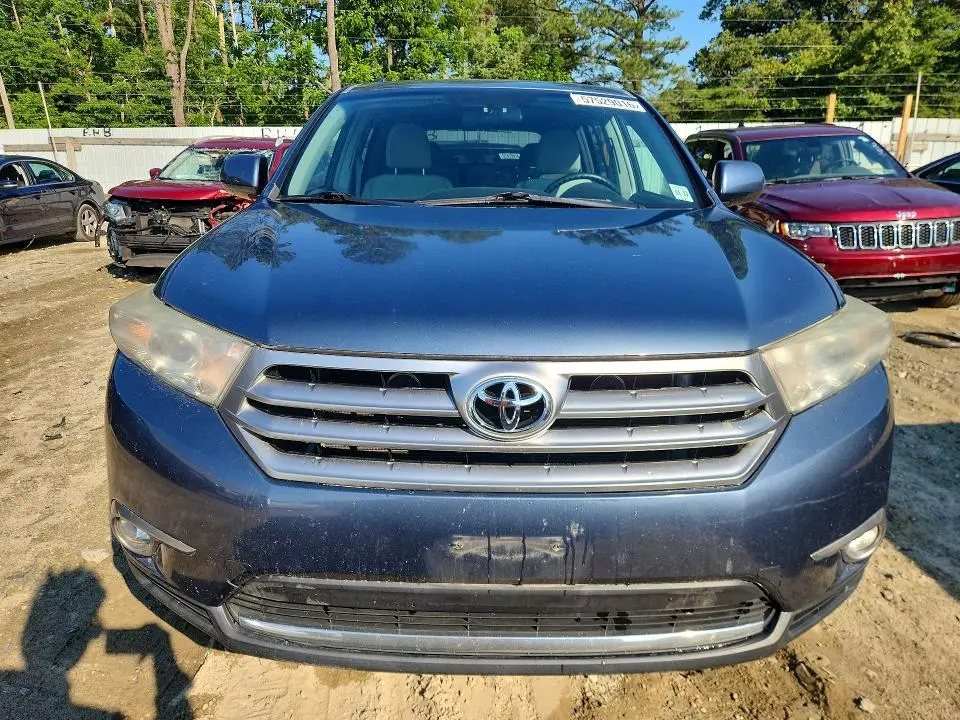 2013 TOYOTA HIGHLANDER PLUS  