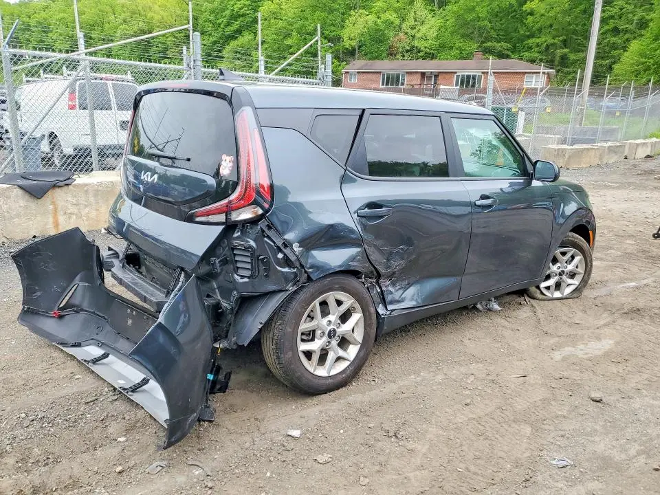 2025 KIA SOUL LX  