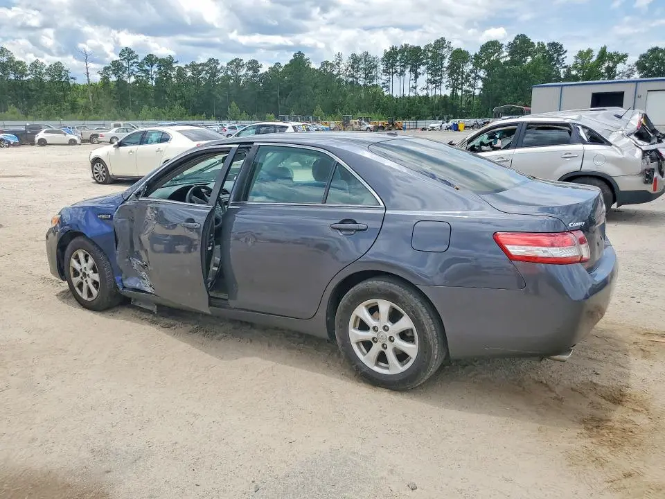 2011 TOYOTA CAMRY LE V6  