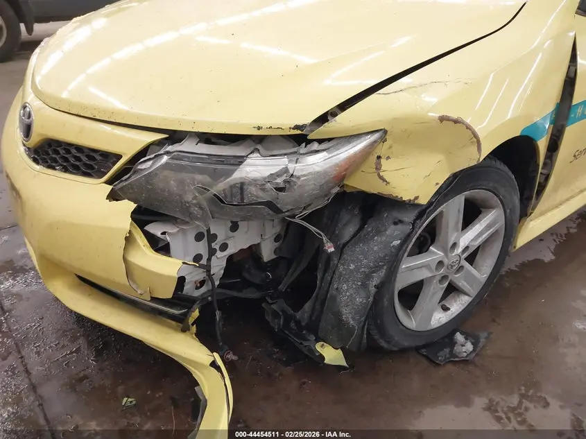 2014 TOYOTA CAMRY SE