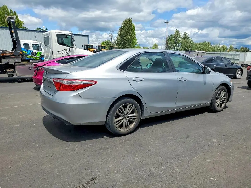 2017 TOYOTA CAMRY SE  