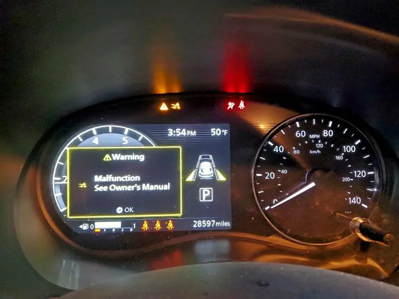 2021 NISSAN KICKS SR  