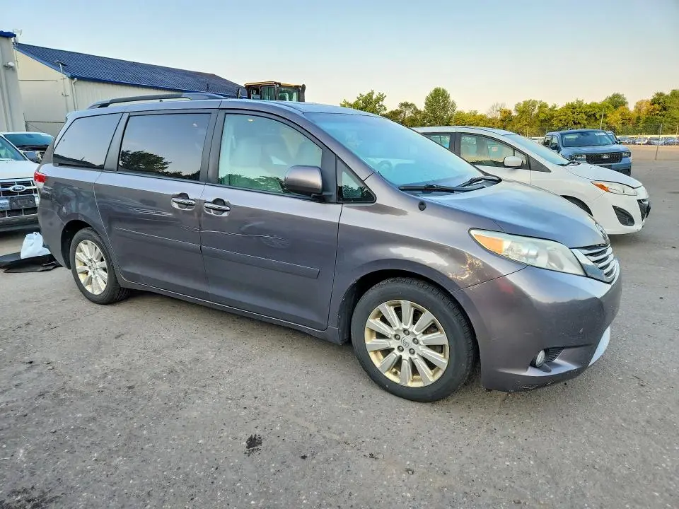 2013 TOYOTA SIENNA XLE 7-PASSENGER  