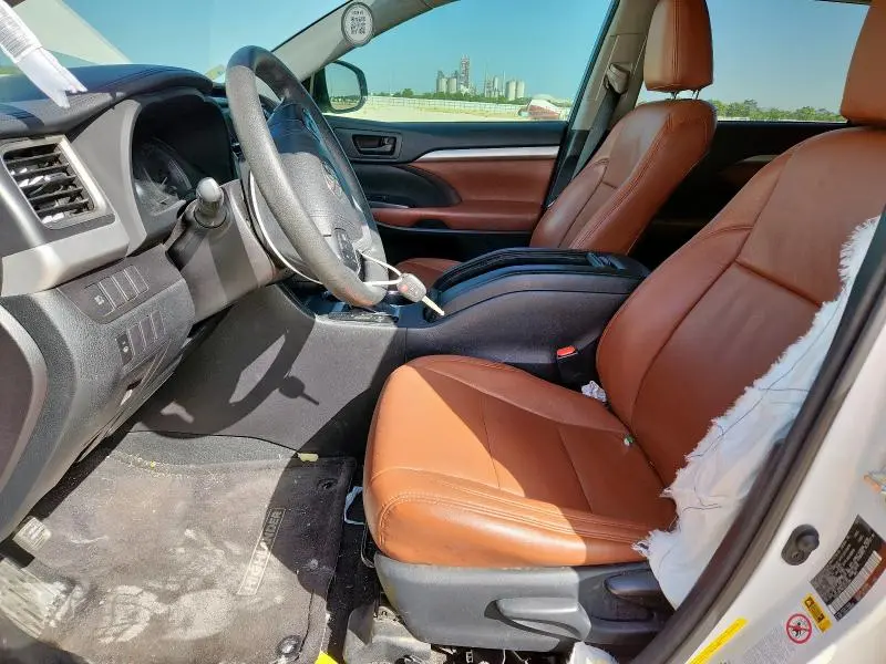 2018 TOYOTA HIGHLANDER LE  