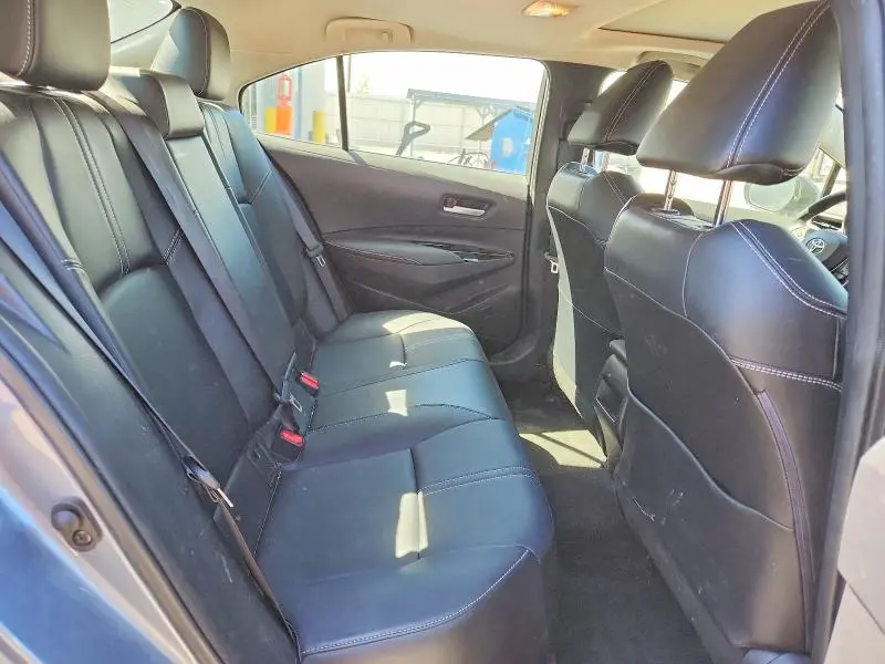 2020 TOYOTA COROLLA XLE  