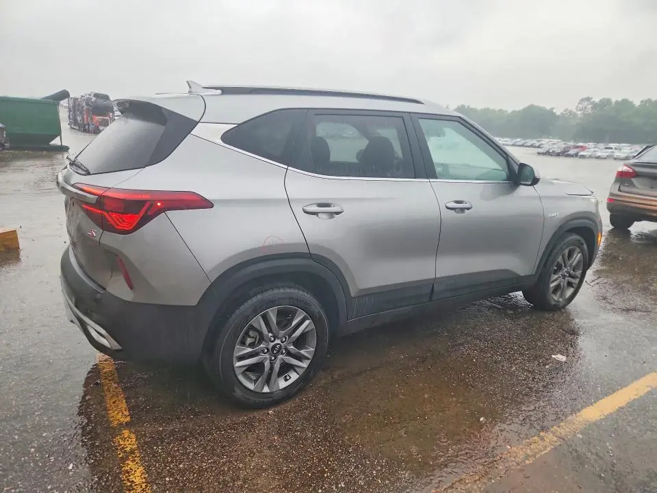 2021 KIA SELTOS S  