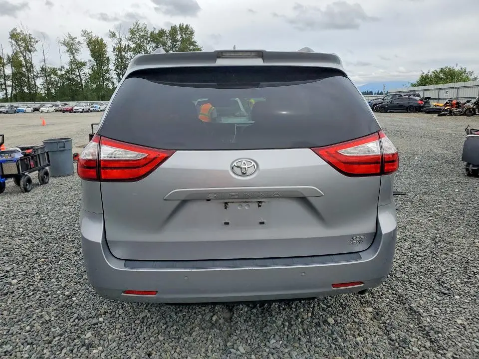 2018 TOYOTA SIENNA XLE PREMIUM 7-PASSENGER  