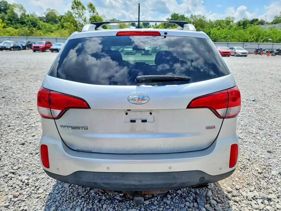 2015 KIA SORENTO LX  