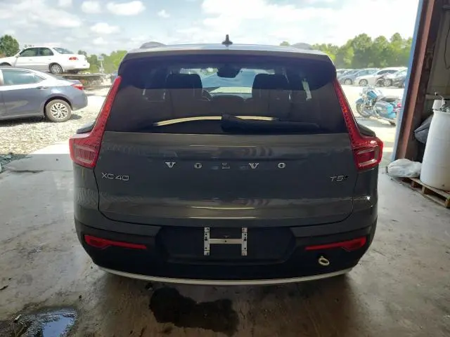2021 VOLVO XC40 T5 MOMENTUM  