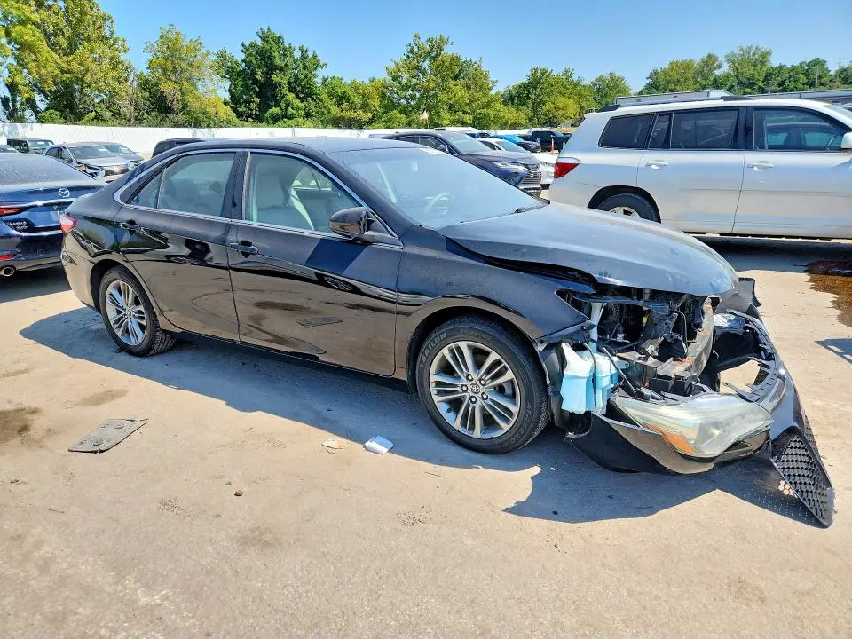 2015 TOYOTA CAMRY SE  