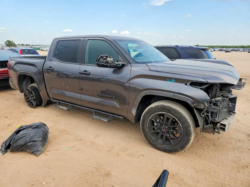2023 TOYOTA TUNDRA SR5  
