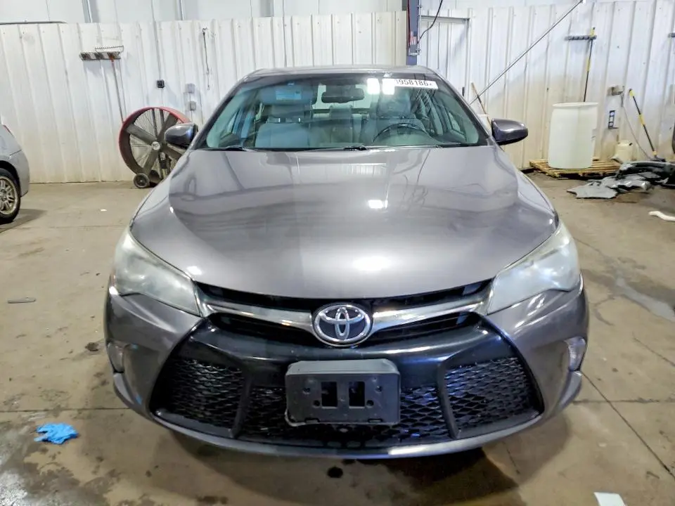 2016 TOYOTA CAMRY SE  