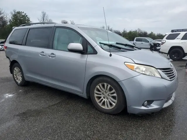 2013 TOYOTA SIENNA XLE  