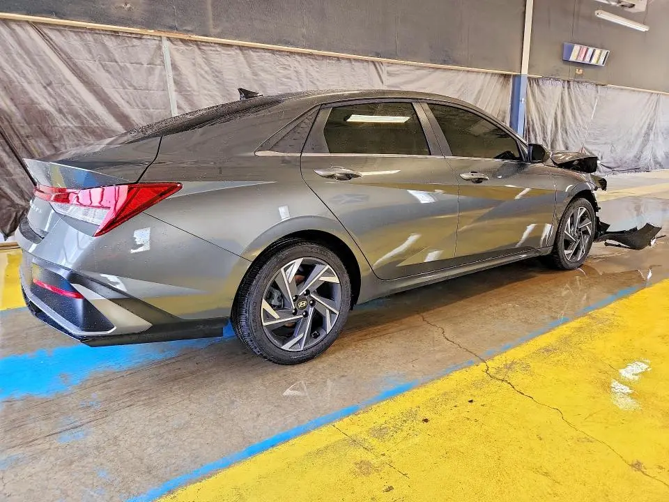 2025 HYUNDAI ELANTRA SEL  