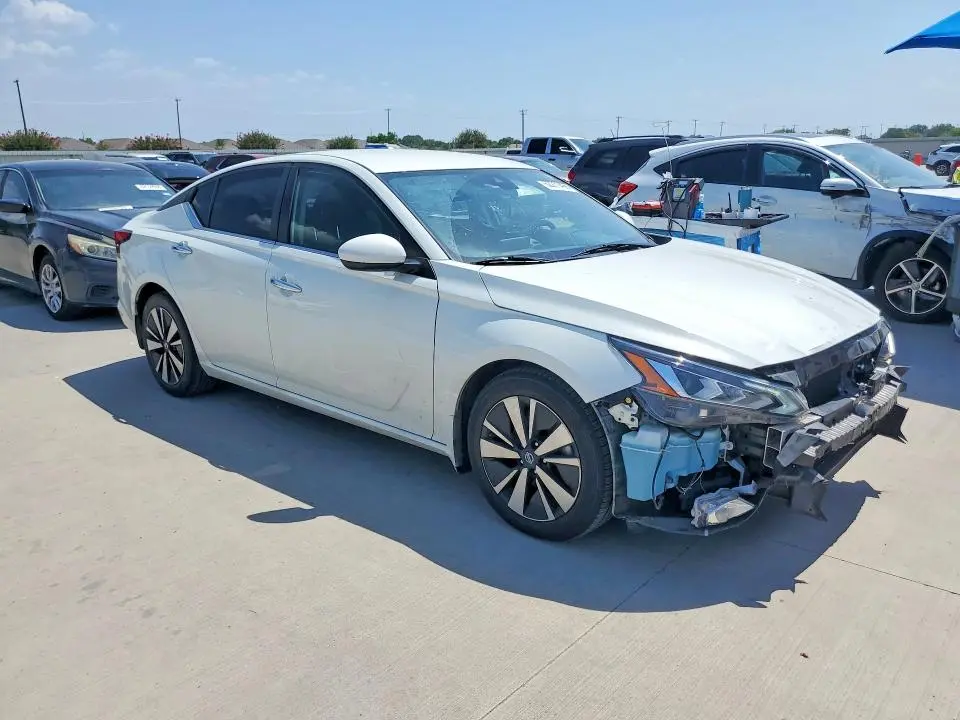2022 NISSAN ALTIMA SV  