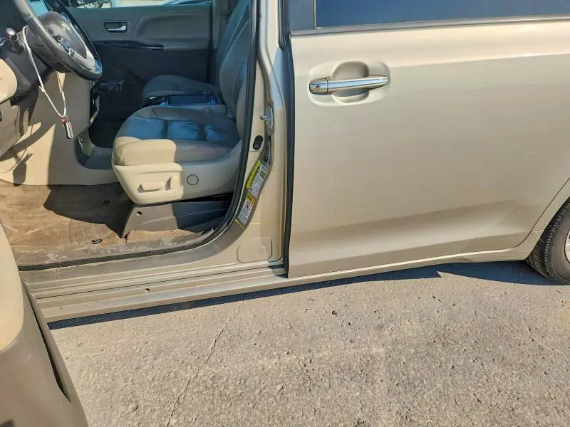 2015 TOYOTA SIENNA XLE 8-PASSENGER  