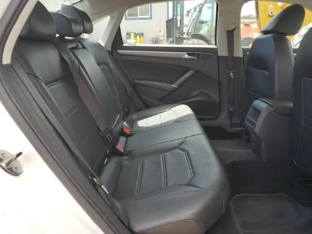 2017 VOLKSWAGEN PASSAT R-LINE  