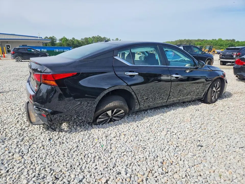 2022 NISSAN ALTIMA SV  