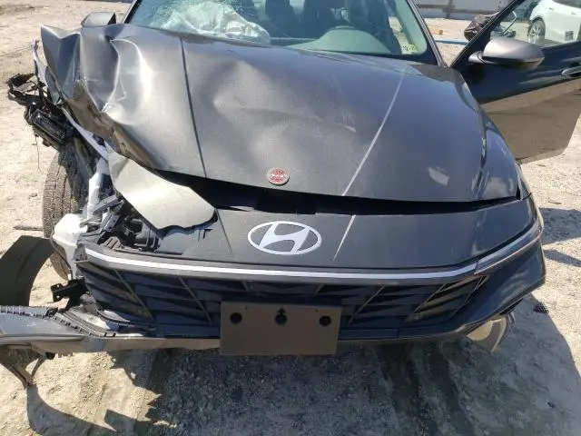 2024 HYUNDAI ELANTRA SEL  
