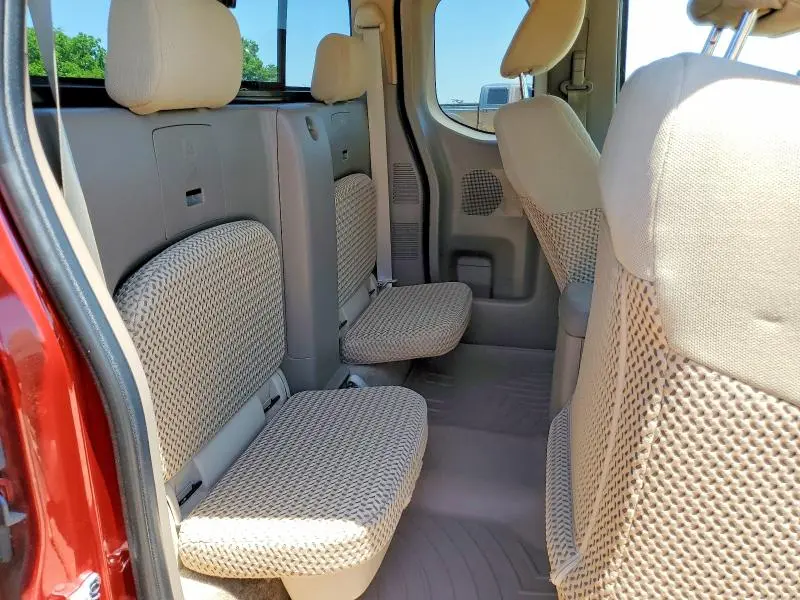 2017 NISSAN FRONTIER SV  