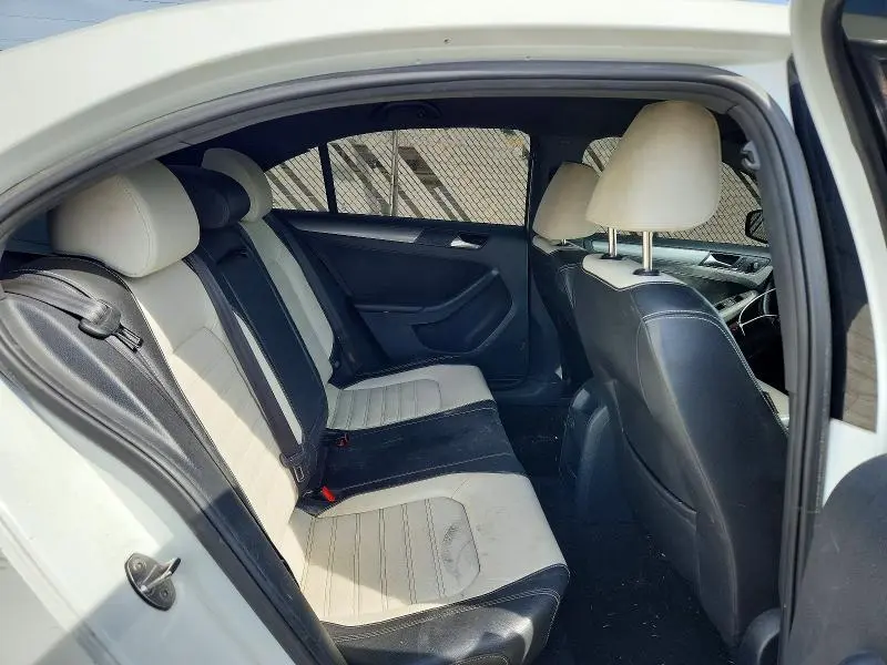 2016 VOLKSWAGEN JETTA SPORT  