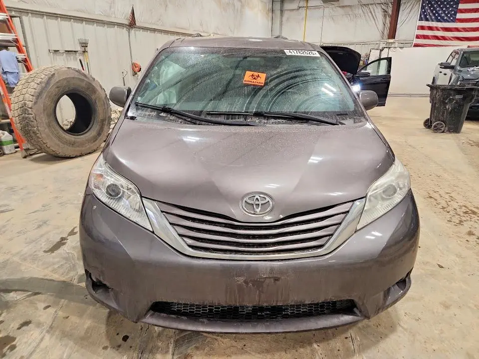 2016 TOYOTA SIENNA LE 8-PASSENGER  