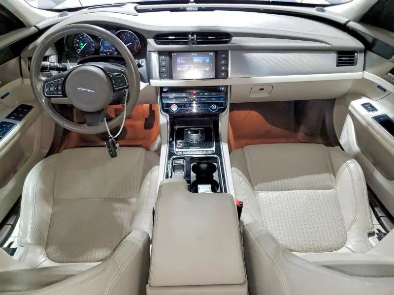 2016 JAGUAR XF PRESTIGE  