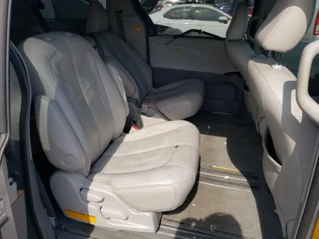 2011 TOYOTA SIENNA XLE