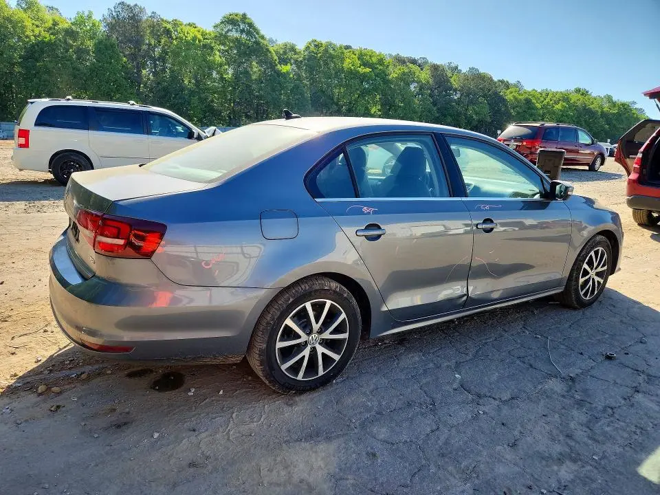 2017 VOLKSWAGEN JETTA SE  