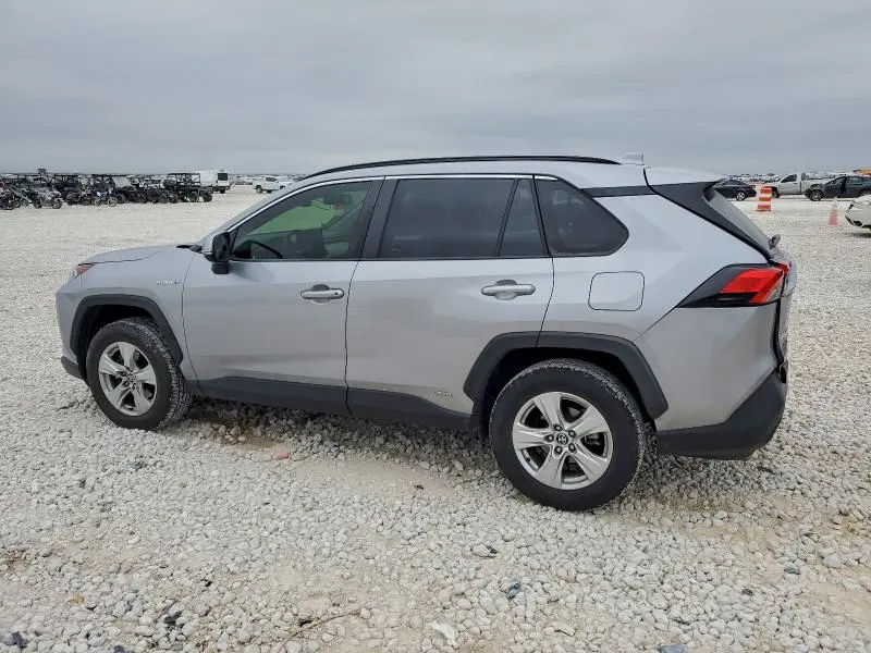 2021 TOYOTA RAV4 XLE  