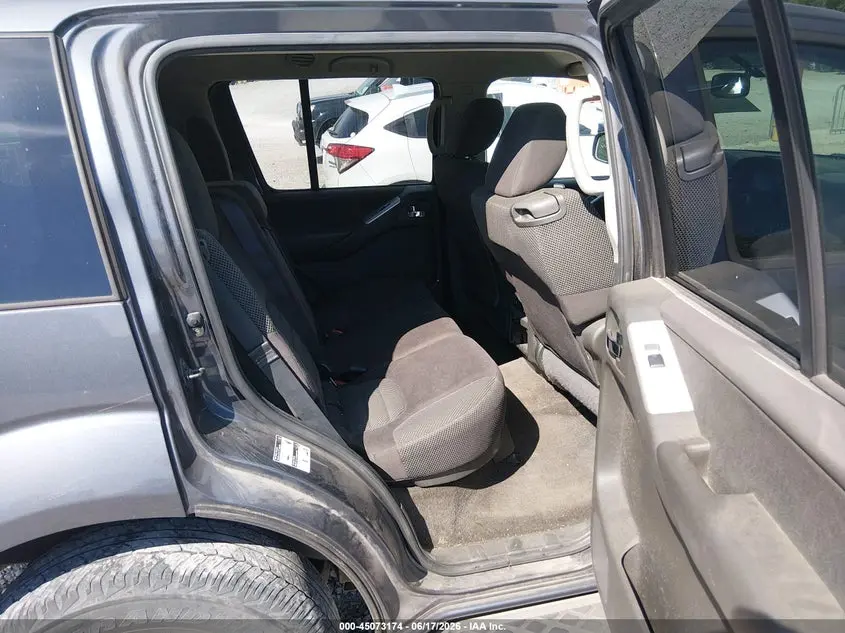 2012 NISSAN PATHFINDER SV