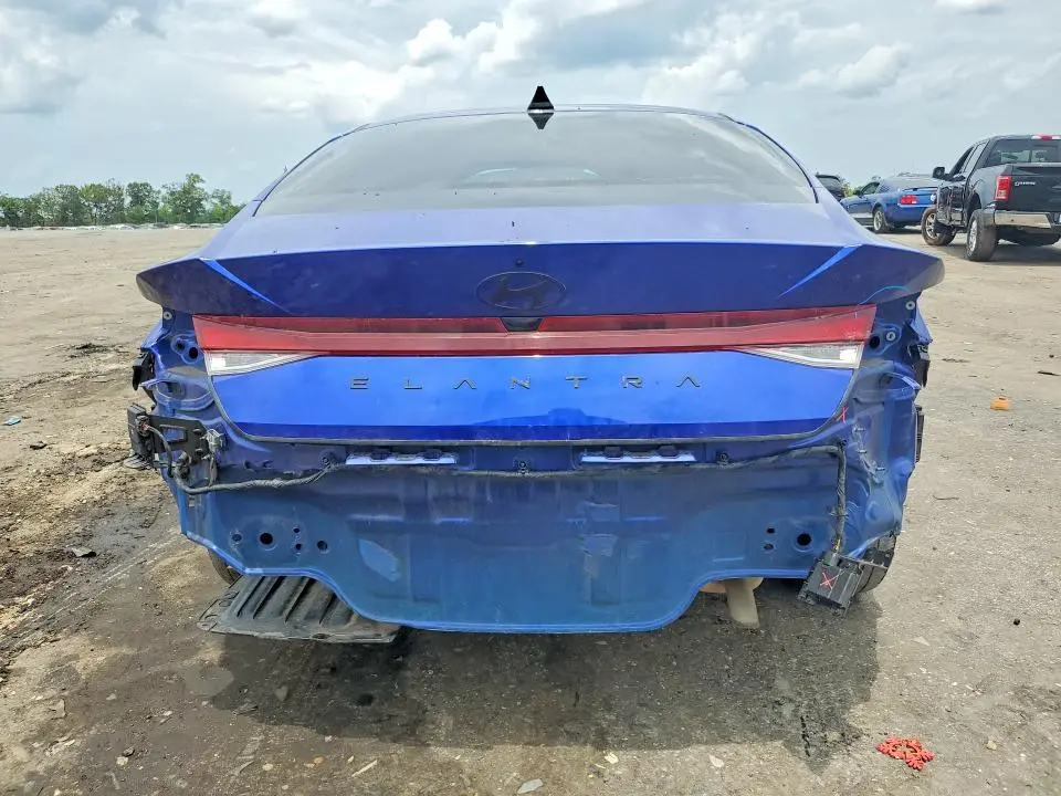 2024 HYUNDAI ELANTRA SE  