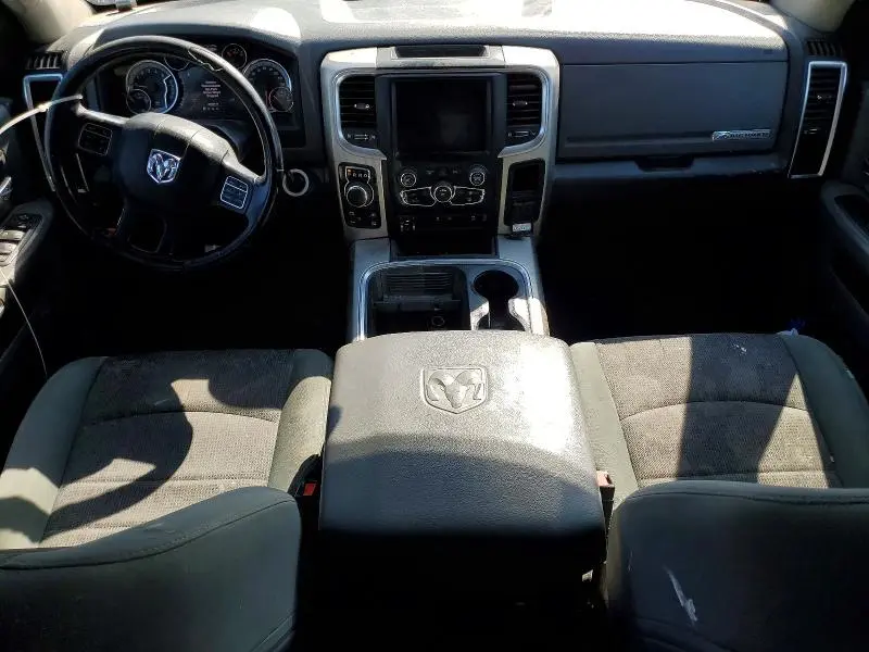 2016 RAM 1500 SLT  