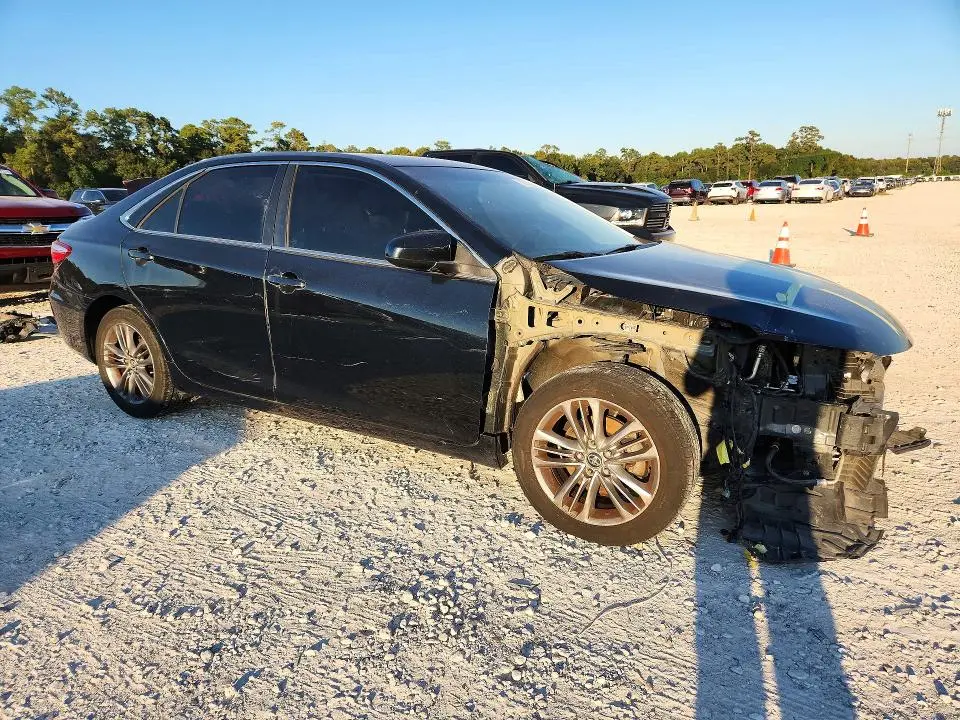 2015 TOYOTA CAMRY SE  