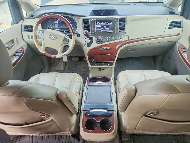2014 TOYOTA SIENNA LIMITED 7-PASSENGER  