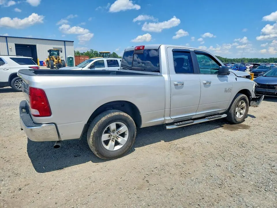 2016 RAM 1500 SLT  
