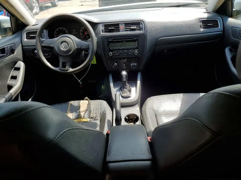 2011 VOLKSWAGEN JETTA SE  