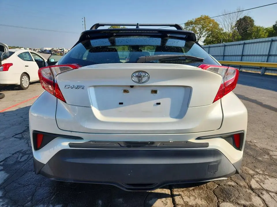 2020 TOYOTA C-HR XLE  