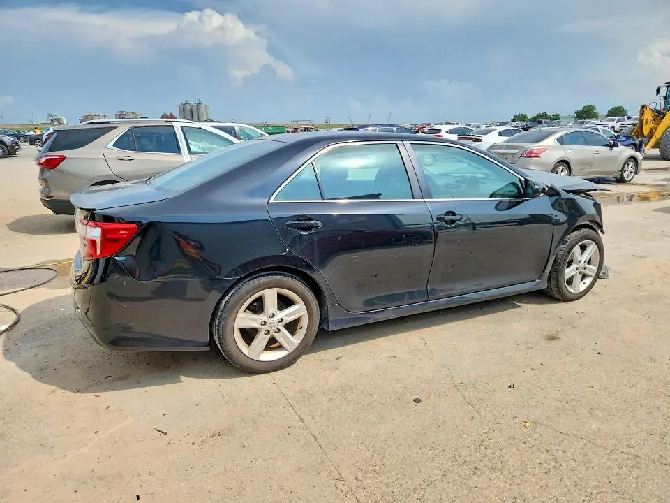 2014 TOYOTA CAMRY SE  