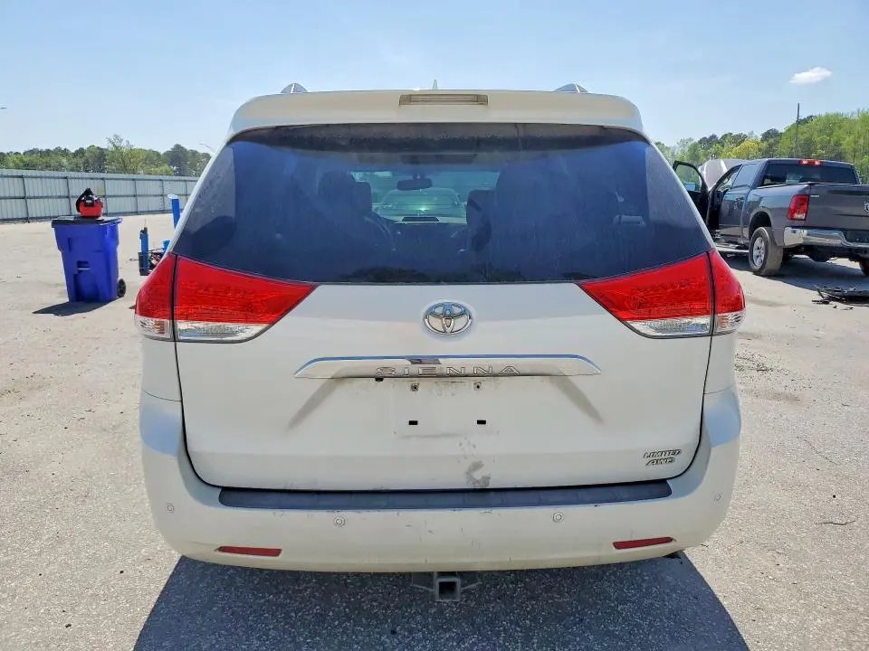 2013 TOYOTA SIENNA LIMITED 7-PASSENGER  