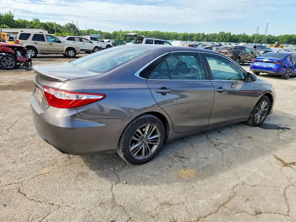 2016 TOYOTA CAMRY SE  