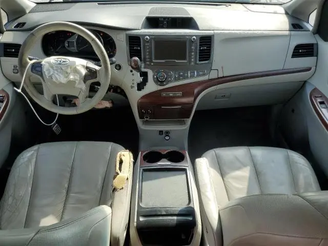 2011 TOYOTA SIENNA XLE  