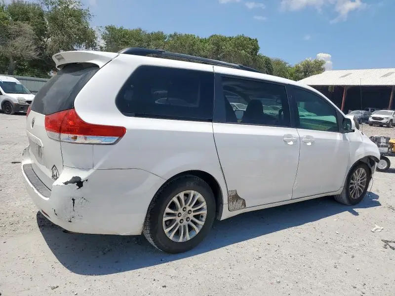 2012 TOYOTA SIENNA XLE  