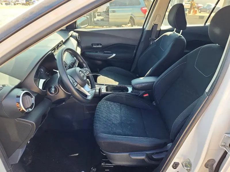2022 NISSAN KICKS SV  