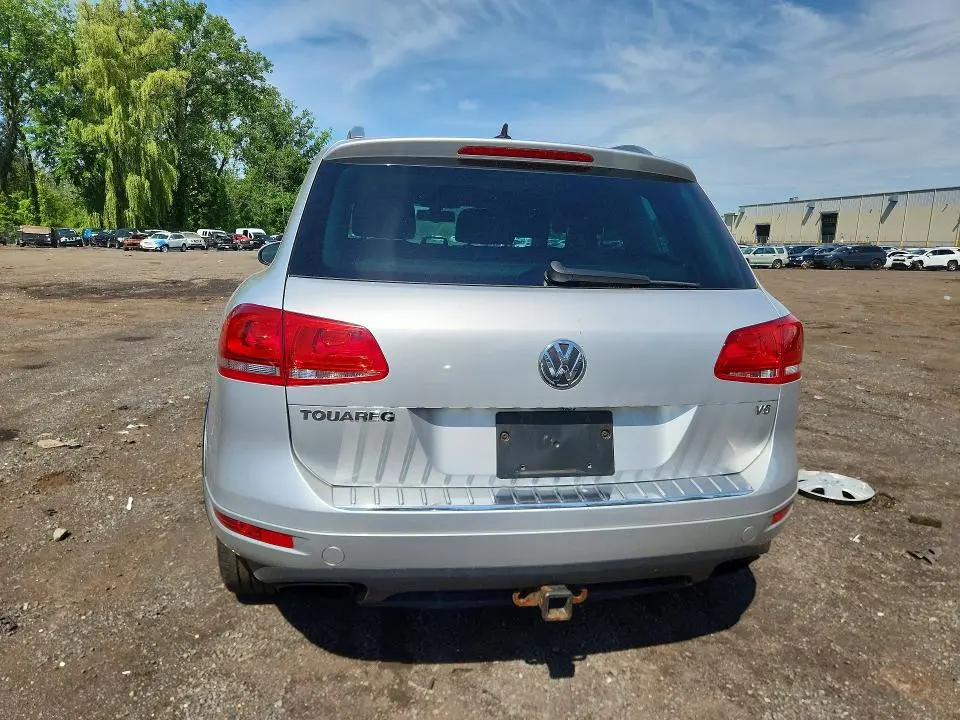 2012 VOLKSWAGEN TOUAREG V6  